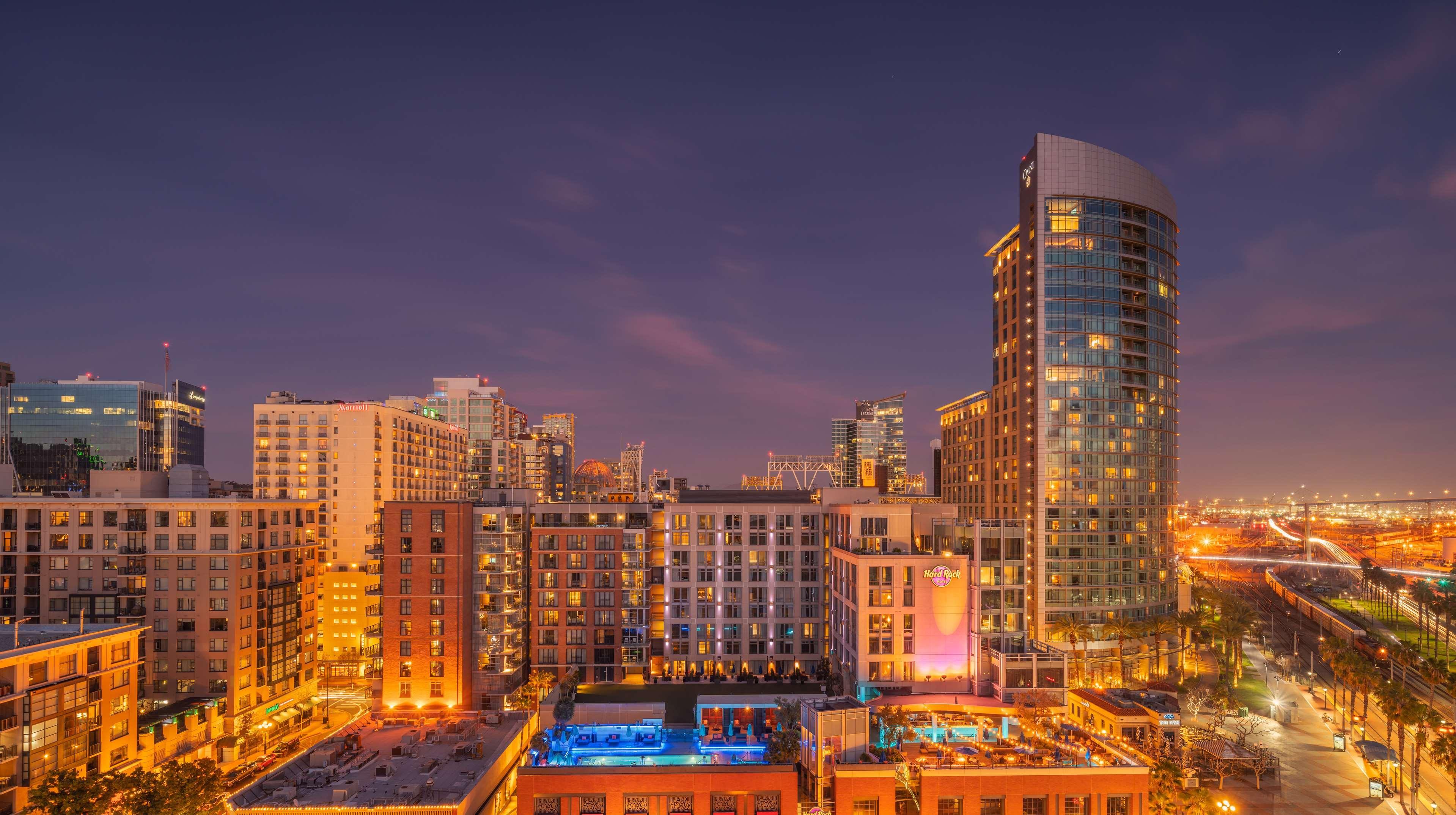 Hilton San Diego Gaslamp Quarter Exterior photo